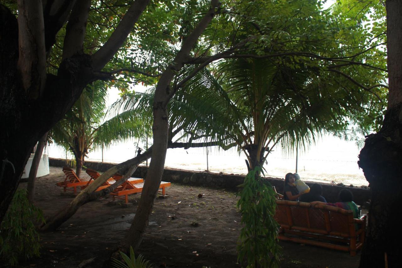 FX72 Beach Resort Maumere Exterior foto