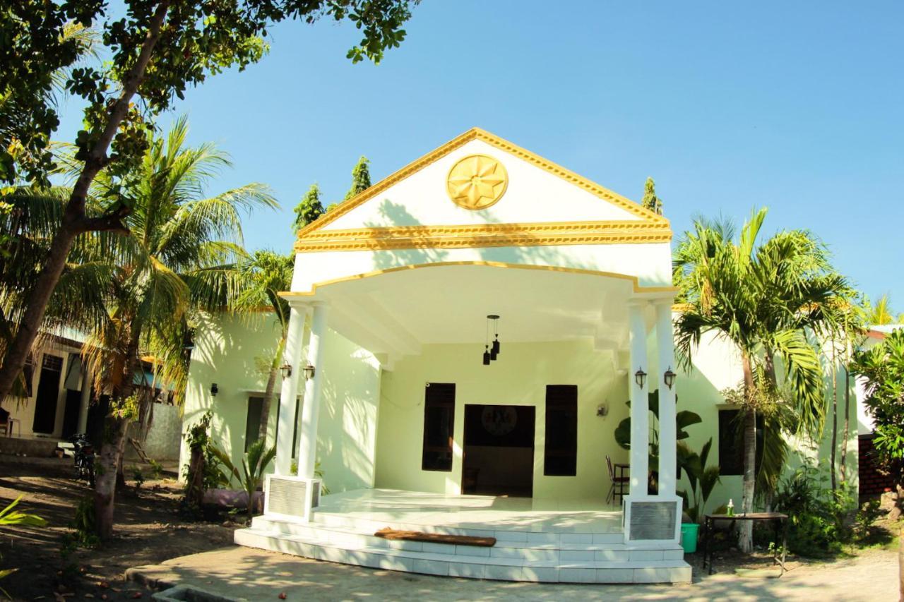 FX72 Beach Resort Maumere Exterior foto