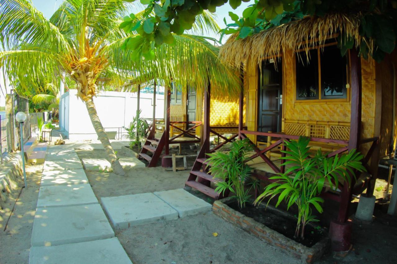 FX72 Beach Resort Maumere Exterior foto