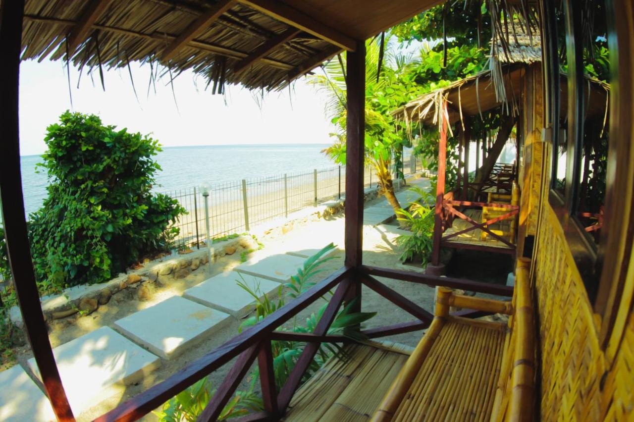 FX72 Beach Resort Maumere Exterior foto