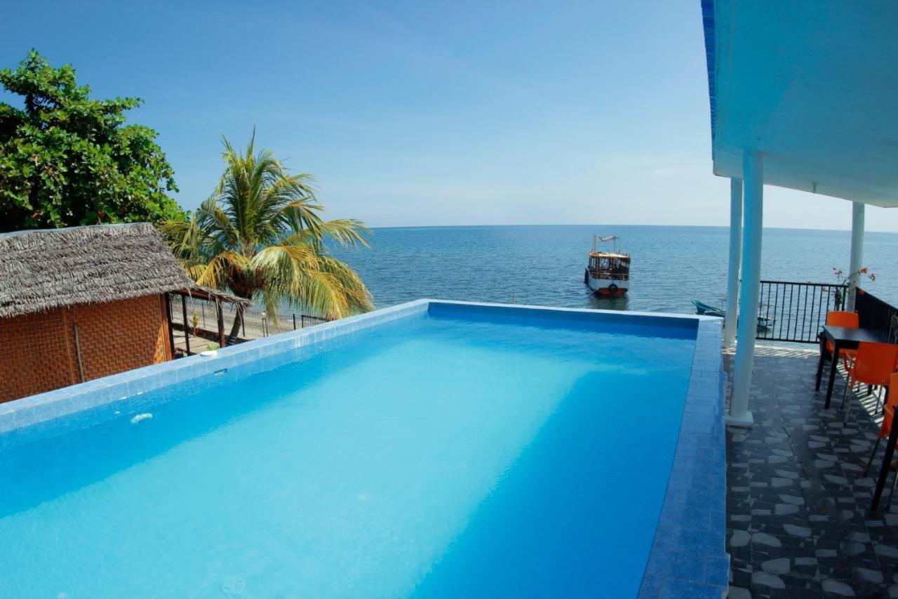 FX72 Beach Resort Maumere Exterior foto